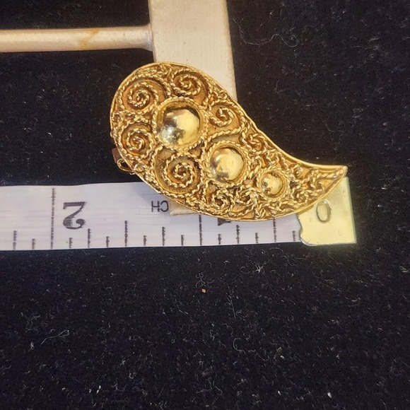 Kenneth Jay Lane Paisley Goldtone Filigree Vintage Clip on Earrings - Picture 3 of 9